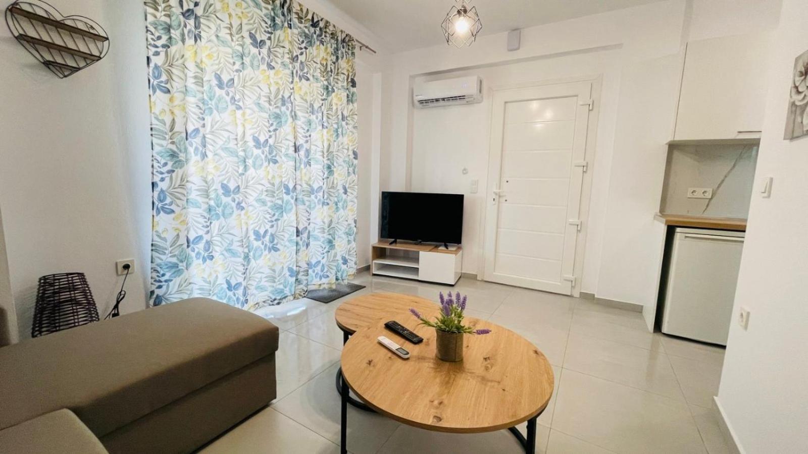 Athina Apartment Ofrínion Exterior foto